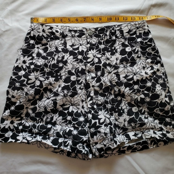 Floral High Waisted Shorts - Picture 4 of 6